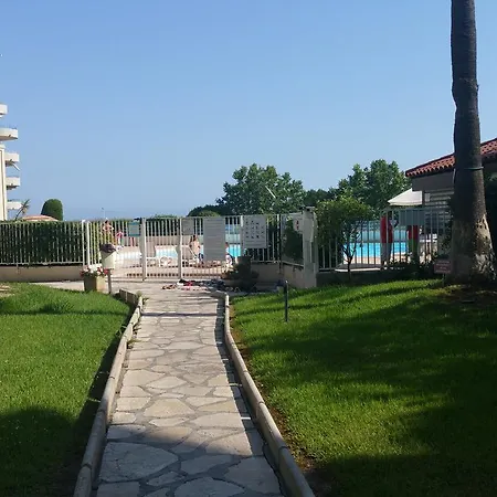 Les Pins Bleus 아파트