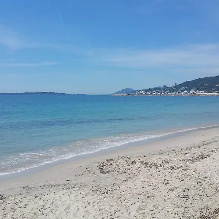 Les Pins Bleus דירה