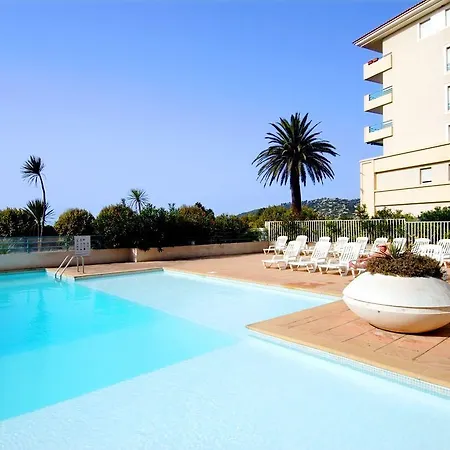 Les Pins Bleus 주앙레핑