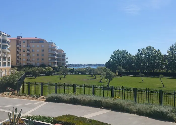 Les Pins Bleus Appartement *