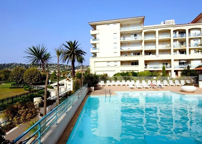 Les Pins Bleus Appartement *