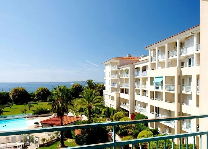 Les Pins Bleus Appartement *