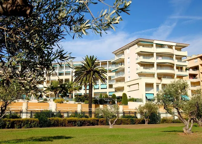 Les Pins Bleus